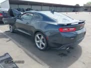 ✅ 2017 Chevrolet Camaro 1SS • VIN: 1G1FF1R77H0102947 • Lot: 42011640. Wystawiony na IAAI z przebiegiem Nie podano. Bezpłatny archiwum sprzedaży aukcyjnych z USA i szczegółowy raport historii pojazdu na DreamBid. Zdjęcie 3.