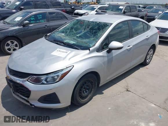 2019 Chevrolet Cruze z VIN 1G1BJ5SM4K7106148, wystawiony jako IAAI lot #43014430 z przebiegiem 100 571 mil mil oraz . Historia ofert i sprzedaży dostępna na DreamBid. Obrazek 17.