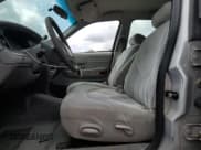 ✅ 2000 Ford Crown Victoria • VIN: 2FAFP73W6YX117101 • Lot: 66004304. Wystawiony na Copart z przebiegiem 124 011 mil. Bezpłatny archiwum sprzedaży aukcyjnych z USA i szczegółowy raport historii pojazdu na DreamBid. Zdjęcie 7.