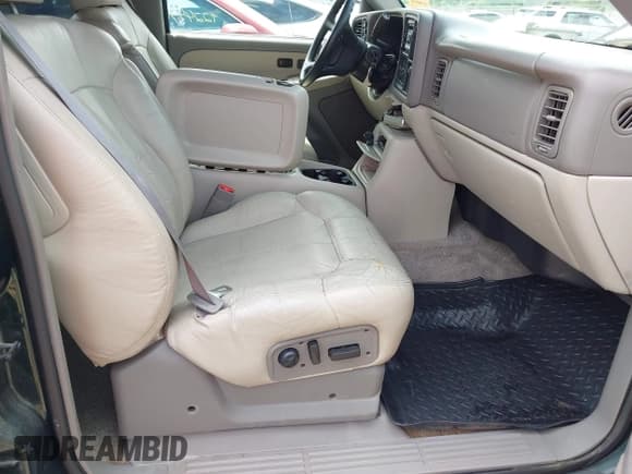 ✅ 2002 Chevrolet Suburban LT • VIN: 1GNFK16Z32J186556 • Лот: 42255091. Опубликован ранее на IAAI с пробегом 352 328 миль. Бесплатный доступ к архиву аукционных продаж из США и подробный отчёт об истории автомобиля на DreamBid. Изображение 5.