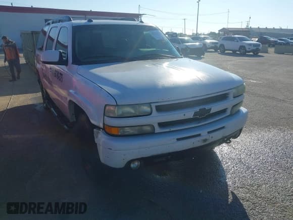 ✅ 2004 Chevrolet Suburban LS • VIN: 3GNFK16Z24G196449 • Lot: 43775985. Listed on IAAI with 205,950 mi. Free auction sales archive from the USA and detailed vehicle history report at DreamBid. Image 1.