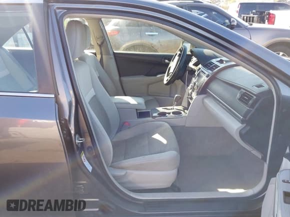 ✅ 2014 Toyota Camry LE • VIN: 4T1BD1FK1EU114144 • Lot: 43656987. Wystawiony na IAAI z przebiegiem 95 354 mil. Bezpłatny archiwum sprzedaży aukcyjnych z USA i szczegółowy raport historii pojazdu na DreamBid. Zdjęcie 5.