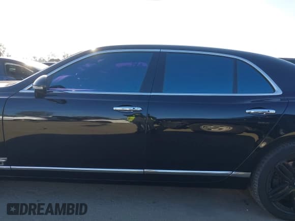 ✅ 2013 Bentley Mulsanne • VIN: SCBBB7ZH2DC018477 • Lot: 41707037. Wystawiony na IAAI z przebiegiem 44 582 mil. Bezpłatny archiwum sprzedaży aukcyjnych z USA i szczegółowy raport historii pojazdu na DreamBid. Zdjęcie 14.