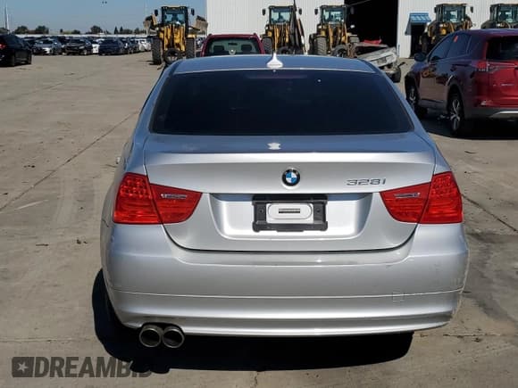 ✅ 2010 BMW 3 Series 328i • VIN: WBAPH5G55ANM35460 • Lot: 87046815. Listed on Copart with 176,543 mi. Free auction sales archive from the USA and detailed vehicle history report at DreamBid. Image 6.