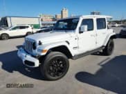 ✅ 2022 Jeep Wrangler Unlimited Sahara • VIN: 1C4HJXEN2NW240393 • Lot: 86447975. Wystawiony na Copart z przebiegiem Nie podano. Bezpłatny archiwum sprzedaży aukcyjnych z USA i szczegółowy raport historii pojazdu na DreamBid. Zdjęcie 1.