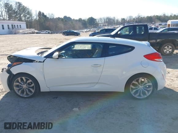 ✅ 2013 Hyundai Veloster w/Black Int • VIN: KMHTC6AD8DU135634 • Lot: 41301184. Listed on IAAI with 156,510 mi. Free auction sales archive from the USA and detailed vehicle history report at DreamBid. Image 14.