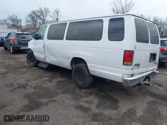 ✅ 2013 Ford Econoline Passenger XL • VIN: 1FBSS3BL0DDA90801 • Lot: 41599448. Wystawiony na IAAI z przebiegiem 234 881 mil. Bezpłatny archiwum sprzedaży aukcyjnych z USA i szczegółowy raport historii pojazdu na DreamBid. Zdjęcie 3.