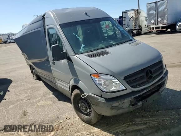 ✅ 2011 Mercedes-Benz Sprinter Cargo • VIN: WD3PE8CB3B5596913 • Lot: 49650825. Wystawiony na Copart z przebiegiem Nie podano. Bezpłatny archiwum sprzedaży aukcyjnych z USA i szczegółowy raport historii pojazdu na DreamBid. Zdjęcie 11.