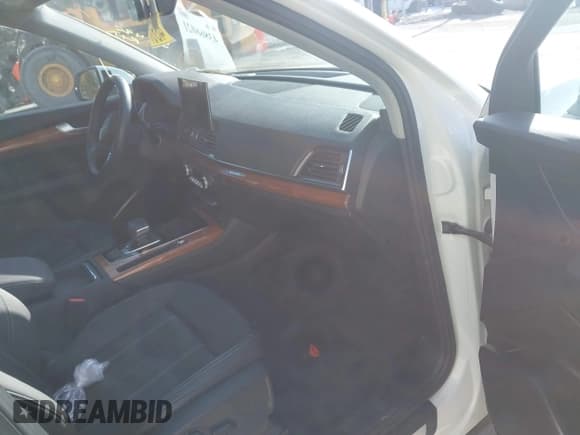 ✅ 2022 Audi Q5 S line Premium Plus • VIN: WA1EAAFY8N2057445 • Lot: 43866021. Wystawiony na IAAI z przebiegiem 29 496 mil. Bezpłatny archiwum sprzedaży aukcyjnych z USA i szczegółowy raport historii pojazdu na DreamBid. Zdjęcie 5.