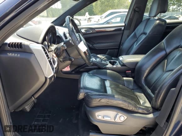 ✅ 2012 Porsche Cayenne S • VIN: WP1AB2A29CLA44123 • Lot: 70468265. Wystawiony na Copart z przebiegiem Nie podano. Bezpłatny archiwum sprzedaży aukcyjnych z USA i szczegółowy raport historii pojazdu na DreamBid. Zdjęcie 7.