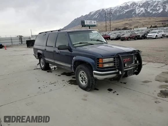 ✅ 1999 GMC Suburban • VIN: 1GDFK16R9XJ771458 • Lot: 43412175. Wystawiony na Copart z przebiegiem 159 328 mil. Bezpłatny archiwum sprzedaży aukcyjnych z USA i szczegółowy raport historii pojazdu na DreamBid. Zdjęcie 11.