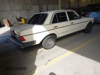 ✅ 1982 Mercedes-Benz 240 • VIN: WDBAB23A6CB308618 • Lot: 42033563. Listed on IAAI with 312,669 mi. Free auction sales archive from the USA and detailed vehicle history report at DreamBid. Image 4.