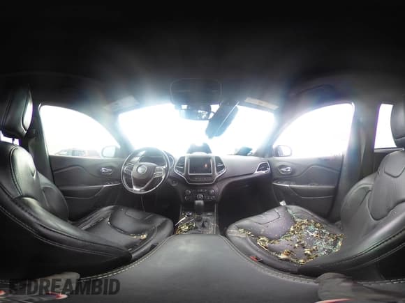 ✅ 2021 Jeep Cherokee Latitude Lux • VIN: 1C4PJMMX7MD110942 • Lot: 42992322. Wystawiony na IAAI z przebiegiem 68 116 mil. Bezpłatny archiwum sprzedaży aukcyjnych z USA i szczegółowy raport historii pojazdu na DreamBid. Zdjęcie 19.