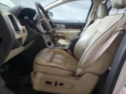 ✅ 2008 Lincoln MKX • VIN: 2LMDU88C28BJ37664 • Лот: 92003525. Опубликован ранее на Copart с пробегом 135 634 миль. Бесплатный доступ к архиву аукционных продаж из США и подробный отчёт об истории автомобиля на DreamBid. Изображение 7.