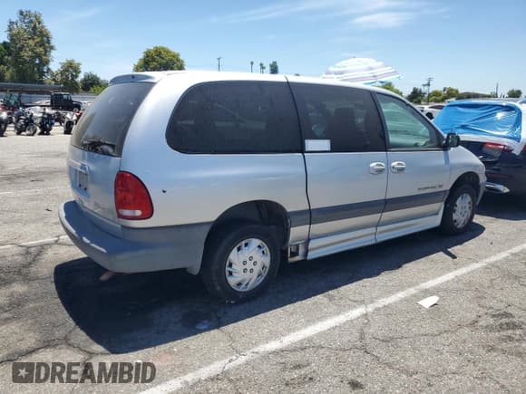 ✅ 2000 Dodge Caravan SE • VIN: 1B4GP44R0YB528936 • Lot: 64148625. Listed on Copart with 84,596 mi. Free auction sales archive from the USA and detailed vehicle history report at DreamBid. Image 3.