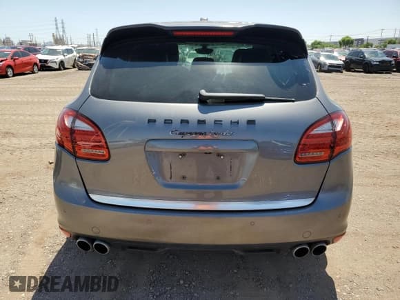 ✅ 2011 Porsche Cayenne Turbo • VIN: WP1AC2A21BLA81940 • Lot: 61205065. Wystawiony na Copart z przebiegiem 193 115 mil. Bezpłatny archiwum sprzedaży aukcyjnych z USA i szczegółowy raport historii pojazdu na DreamBid. Zdjęcie 6.