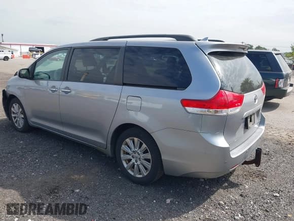✅ 2011 Toyota Sienna XLE • VIN: 5TDDK3DC1BS004057 • Lot: 43216560. Wystawiony na IAAI z przebiegiem 271 399 mil. Bezpłatny archiwum sprzedaży aukcyjnych z USA i szczegółowy raport historii pojazdu na DreamBid. Zdjęcie 3.