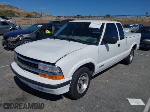 ✅ 2000 Chevrolet S-10 LS • VIN: 1GCCS1947Y8107823 • Лот: 42003992. Опубликован ранее на IAAI с пробегом 236 344 миль. Бесплатный доступ к архиву аукционных продаж из США и подробный отчёт об истории автомобиля на DreamBid. Изображение 17.