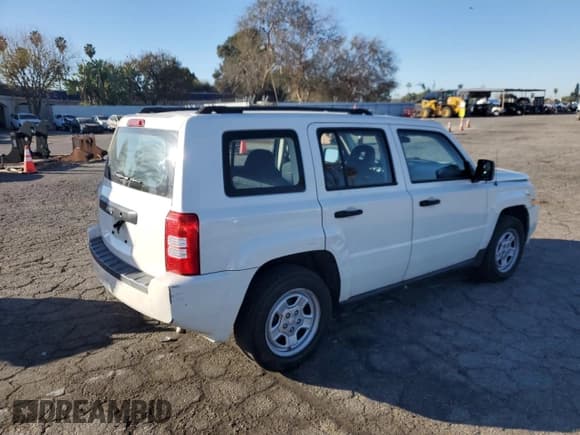 ✅ 2009 Jeep Patriot • VIN: 1J8FT28A39D154503 • Lot: 87726155. Listed on Copart with 96,958 mi. Free auction sales archive from the USA and detailed vehicle history report at DreamBid. Image 3.