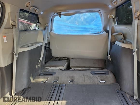 ✅ 2017 Toyota Sienna LE Auto Access Seat • VIN: 5TDKZ3DC7HS781600 • Lot: 70770895. Wystawiony na Copart z przebiegiem 146 070 mil. Bezpłatny archiwum sprzedaży aukcyjnych z USA i szczegółowy raport historii pojazdu na DreamBid. Zdjęcie 10.