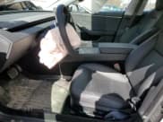 ✅ 2025 Tesla Model 3 Long Range • VIN: 5YJ3E1EB6SF921092 • Lot: 46918025. Wystawiony na Copart z przebiegiem 1 403 mil. Bezpłatny archiwum sprzedaży aukcyjnych z USA i szczegółowy raport historii pojazdu na DreamBid. Zdjęcie 7.