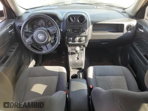 ✅ 2016 Jeep Patriot Latitude • VIN: 1C4NJRFB9GD657835 • Lot: 93381545. Wystawiony na Copart z przebiegiem 145 187 mil. Bezpłatny archiwum sprzedaży aukcyjnych z USA i szczegółowy raport historii pojazdu na DreamBid. Zdjęcie 8.