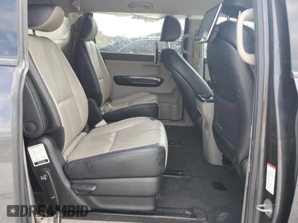 ✅ 2019 Kia Sedona EX • VIN: KNDMC5C11K6570485 • Lot: 69023255. Wystawiony na Copart z przebiegiem 110 223 mil. Bezpłatny archiwum sprzedaży aukcyjnych z USA i szczegółowy raport historii pojazdu na DreamBid. Zdjęcie 11.