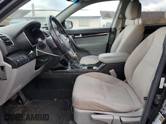 ✅ 2014 Kia Sorento LX • VIN: 5XYKTCA64EG505805 • Лот: 93074435. Опубликован ранее на Copart с пробегом 156 694 миль. Бесплатный доступ к архиву аукционных продаж из США и подробный отчёт об истории автомобиля на DreamBid. Изображение 7.