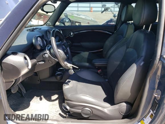 ✅ 2011 MINI Hardtop S • VIN: WMWSV3C51BTY11999 • Lot: 57783194. Listed on Copart with 135,356 mi. Free auction sales archive from the USA and detailed vehicle history report at DreamBid. Image 7.