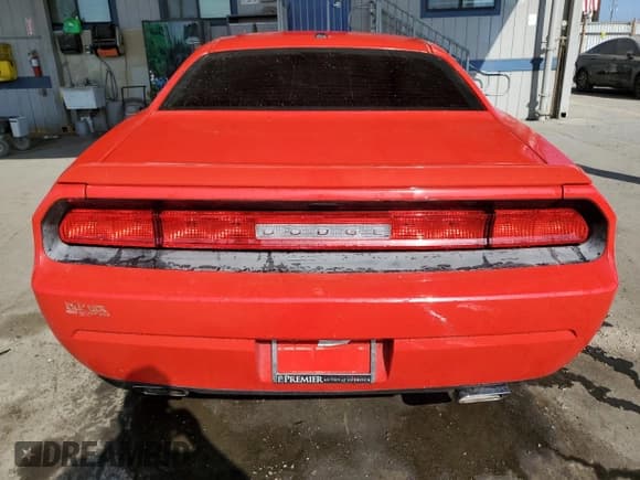 ✅ 2014 Dodge Challenger R/T • VIN: 2C3CDYBT5EH158381 • Lot: 71423324. Wystawiony na Copart z przebiegiem Nie podano. Bezpłatny archiwum sprzedaży aukcyjnych z USA i szczegółowy raport historii pojazdu na DreamBid. Zdjęcie 6.