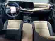 2025 Chevrolet Equinox AWD ACTIV z VIN 3GNAXSEGXSL169800, wystawiony jako Copart lot #84814685 z przebiegiem 18 185 mil mil oraz Szkoda całkowita • Salvage title. Historia ofert i sprzedaży dostępna na DreamBid. Obrazek 8.