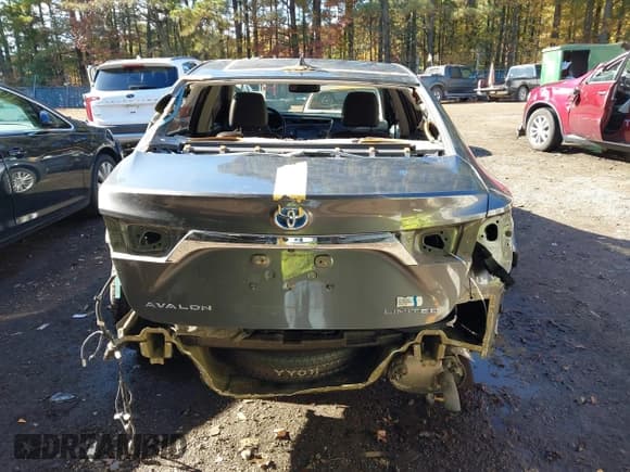 ✅ 2018 Toyota Avalon Hybrid XLE Plus • VIN: 4T1BD1EB2JU060509 • Lot: 43551816. Wystawiony na IAAI z przebiegiem 99 842 mil. Bezpłatny archiwum sprzedaży aukcyjnych z USA i szczegółowy raport historii pojazdu na DreamBid. Zdjęcie 17.