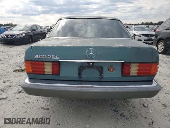 ✅ 1986 Mercedes-Benz 420 SEL • VIN: WDBCA35D5GA268505 • Lot: 86210565. Wystawiony na Copart z przebiegiem 93 640 mil. Bezpłatny archiwum sprzedaży aukcyjnych z USA i szczegółowy raport historii pojazdu na DreamBid. Zdjęcie 6.