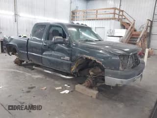 ✅ 2003 Chevrolet Silverado 2500HD LT • VIN: 1GCHK29123E145682 • Lot: 41440360. Wystawiony na IAAI z przebiegiem Nie podano. Bezpłatny archiwum sprzedaży aukcyjnych z USA i szczegółowy raport historii pojazdu na DreamBid. Zdjęcie 1.