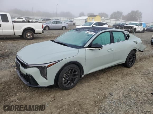 ✅ 2025 Kia K4 GT-Line Turbo • VIN: 3KPFW4DC8SE069842 • Лот: 90855845. Опубликован ранее на Copart с пробегом 21 101 миль. Бесплатный доступ к архиву аукционных продаж из США и подробный отчёт об истории автомобиля на DreamBid. Изображение 1.