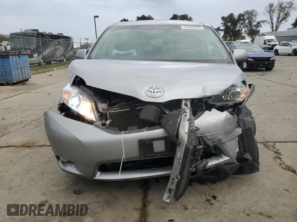 ✅ 2014 Toyota Sienna XLE • VIN: 5TDYK3DCXES406553 • Lot: 91645545. Listed on Copart with 45,437 mi. Free auction sales archive from the USA and detailed vehicle history report at DreamBid. Image 5.