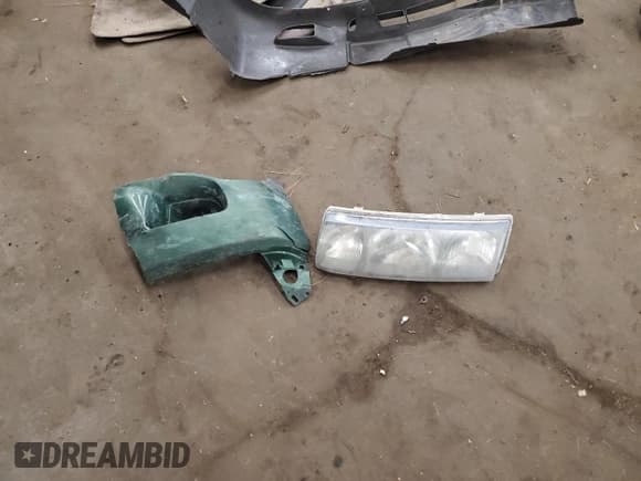 ✅ 2004 Saturn VUE V6 • VIN: 5GZCZ53444S830133 • Lot: 42771485. Wystawiony na Copart z przebiegiem 156 331 mil. Bezpłatny archiwum sprzedaży aukcyjnych z USA i szczegółowy raport historii pojazdu na DreamBid. Zdjęcie 14.