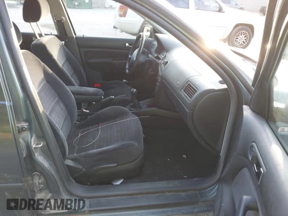 ✅ 2003 Volkswagen Jetta GLS • VIN: 3VWSK69M73M025133 • Лот: 42981840. Опубликован ранее на IAAI с пробегом 213 686 миль. Бесплатный доступ к архиву аукционных продаж из США и подробный отчёт об истории автомобиля на DreamBid. Изображение 5.