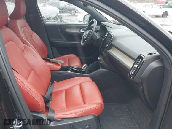 ✅ 2019 Volvo XC40 Inscription • VIN: YV4162UL2K2077802 • Лот: 42020036. Опубликован ранее на IAAI с пробегом 35 087 миль. Бесплатный доступ к архиву аукционных продаж из США и подробный отчёт об истории автомобиля на DreamBid. Изображение 5.