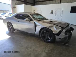 ✅ 2014 Dodge Challenger SXT • VIN: 2C3CDYAG2EH221277 • Lot: 83469934. Wystawiony na Copart z przebiegiem 164 499 mil. Bezpłatny archiwum sprzedaży aukcyjnych z USA i szczegółowy raport historii pojazdu na DreamBid. Zdjęcie 4.