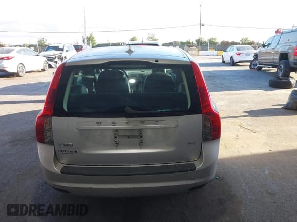 ✅ 2009 Volvo V50 • VIN: YV1MW390592470167 • Lot: 42473638. Listed on IAAI with 104,772 mi. Free auction sales archive from the USA and detailed vehicle history report at DreamBid. Image 17.