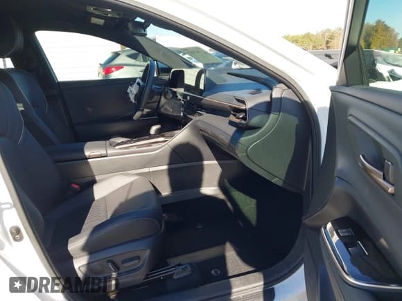 ✅ 2025 Toyota Crown Nightshade • VIN: JTDAAAAF9S3031968 • Lot: 43707887. Listed on IAAI with 9,385 mi. Free auction sales archive from the USA and detailed vehicle history report at DreamBid. Image 5.