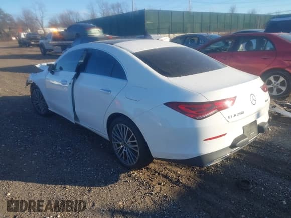 ✅ 2022 Mercedes-Benz CLA 250 • VIN: W1K5J4HB4NN288797 • Лот: 41284540. Опубликован ранее на IAAI с пробегом 26 538 миль. Бесплатный доступ к архиву аукционных продаж из США и подробный отчёт об истории автомобиля на DreamBid. Изображение 3.