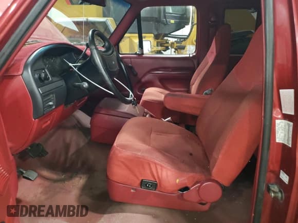 ✅ 1993 Ford F-150 S • VIN: 1FTEX15Y1PKB88533 • Lot: 81173825. Wystawiony na Copart z przebiegiem 143 896 mil. Bezpłatny archiwum sprzedaży aukcyjnych z USA i szczegółowy raport historii pojazdu na DreamBid. Zdjęcie 7.