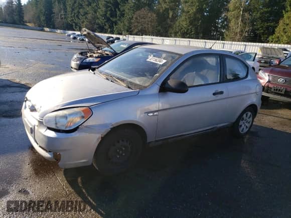 2009 Hyundai Accent Auto GS z VIN KMHCM36C89U142148, wystawiony jako Copart lot #83156304 z przebiegiem 105 534 mil mil oraz Szkoda całkowita • Salvage title. Historia ofert i sprzedaży dostępna na DreamBid. Obrazek 1.