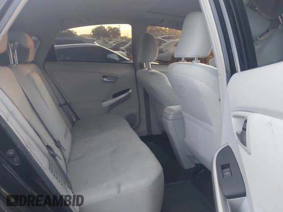 ✅ 2014 Toyota Prius Four • VIN: JTDKN3DU3E1746095 • Lot: 41119494. Wystawiony na IAAI z przebiegiem 84 258 mil. Bezpłatny archiwum sprzedaży aukcyjnych z USA i szczegółowy raport historii pojazdu na DreamBid. Zdjęcie 8.