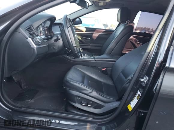 ✅ 2011 BMW 5 Series 535i • VIN: WBAFR7C53BC266997 • Лот: 82636645. Опубликован ранее на Copart с пробегом 164 595 миль. Бесплатный доступ к архиву аукционных продаж из США и подробный отчёт об истории автомобиля на DreamBid. Изображение 7.