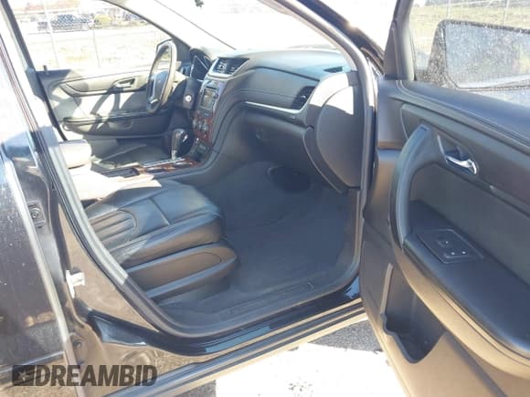 ✅ 2013 Chevrolet Traverse LT • VIN: 1GNKRGKD5DJ113456 • Lot: 43461646. Wystawiony na IAAI z przebiegiem 228 136 mil. Bezpłatny archiwum sprzedaży aukcyjnych z USA i szczegółowy raport historii pojazdu na DreamBid. Zdjęcie 5.