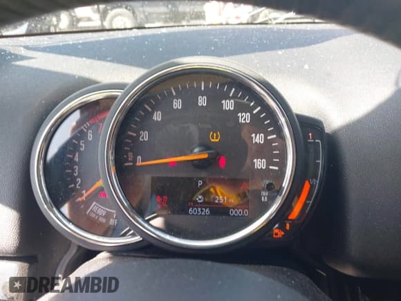 ✅ 2019 MINI Countryman Cooper • VIN: WMZYS7C57K3J04922 • Lot: 43229842. Listed on IAAI with 60,326 mi. Free auction sales archive from the USA and detailed vehicle history report at DreamBid. Image 7.