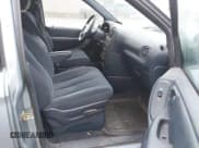 ✅ 2003 Dodge Caravan Sport • VIN: 2D4GP44333R251498 • Lot: 43648414. Wystawiony na IAAI z przebiegiem 106 996 mil. Bezpłatny archiwum sprzedaży aukcyjnych z USA i szczegółowy raport historii pojazdu na DreamBid. Zdjęcie 5.